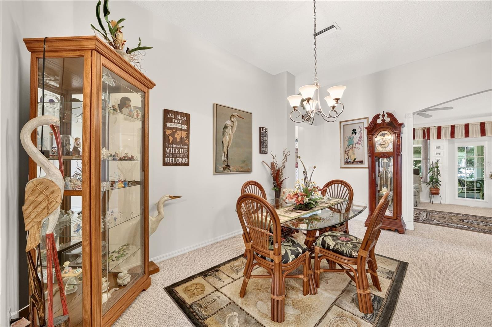 916 RAMOS DR
