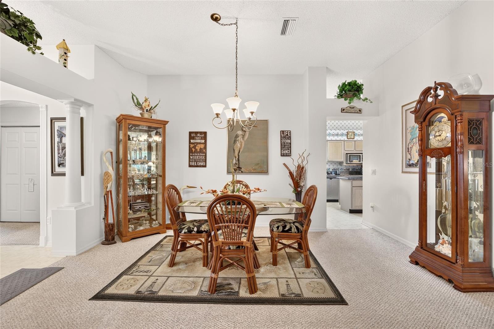 916 RAMOS DR