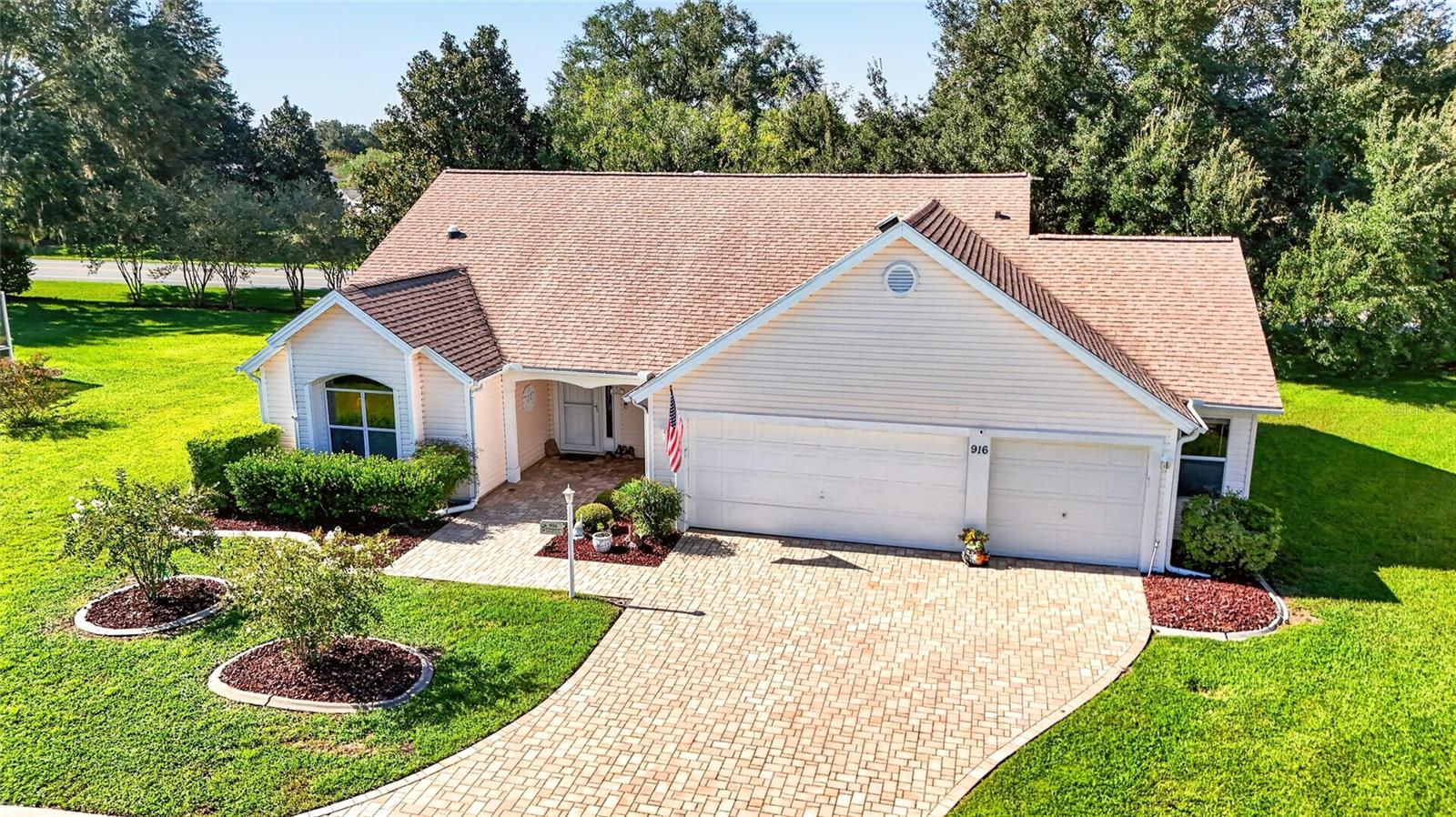 916 RAMOS DR