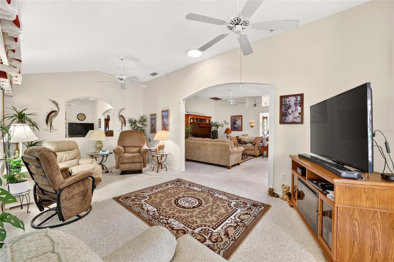 916 RAMOS DR