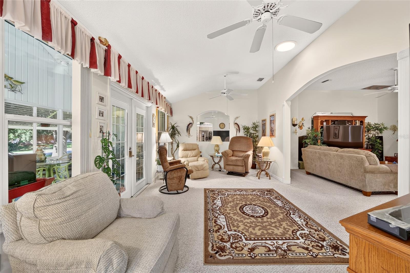 916 RAMOS DR