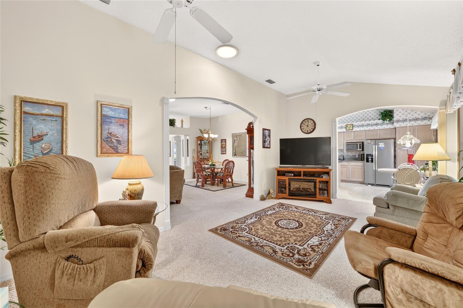 916 RAMOS DR