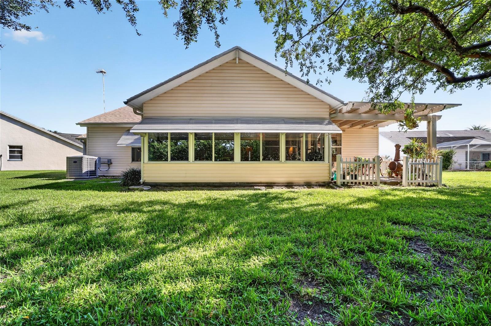 916 RAMOS DR