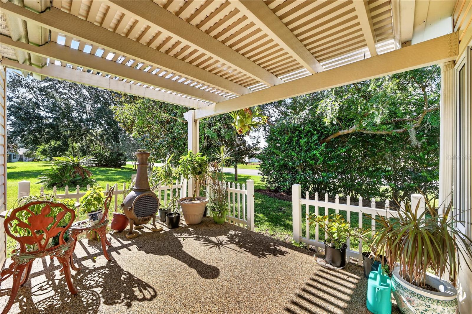 916 RAMOS DR