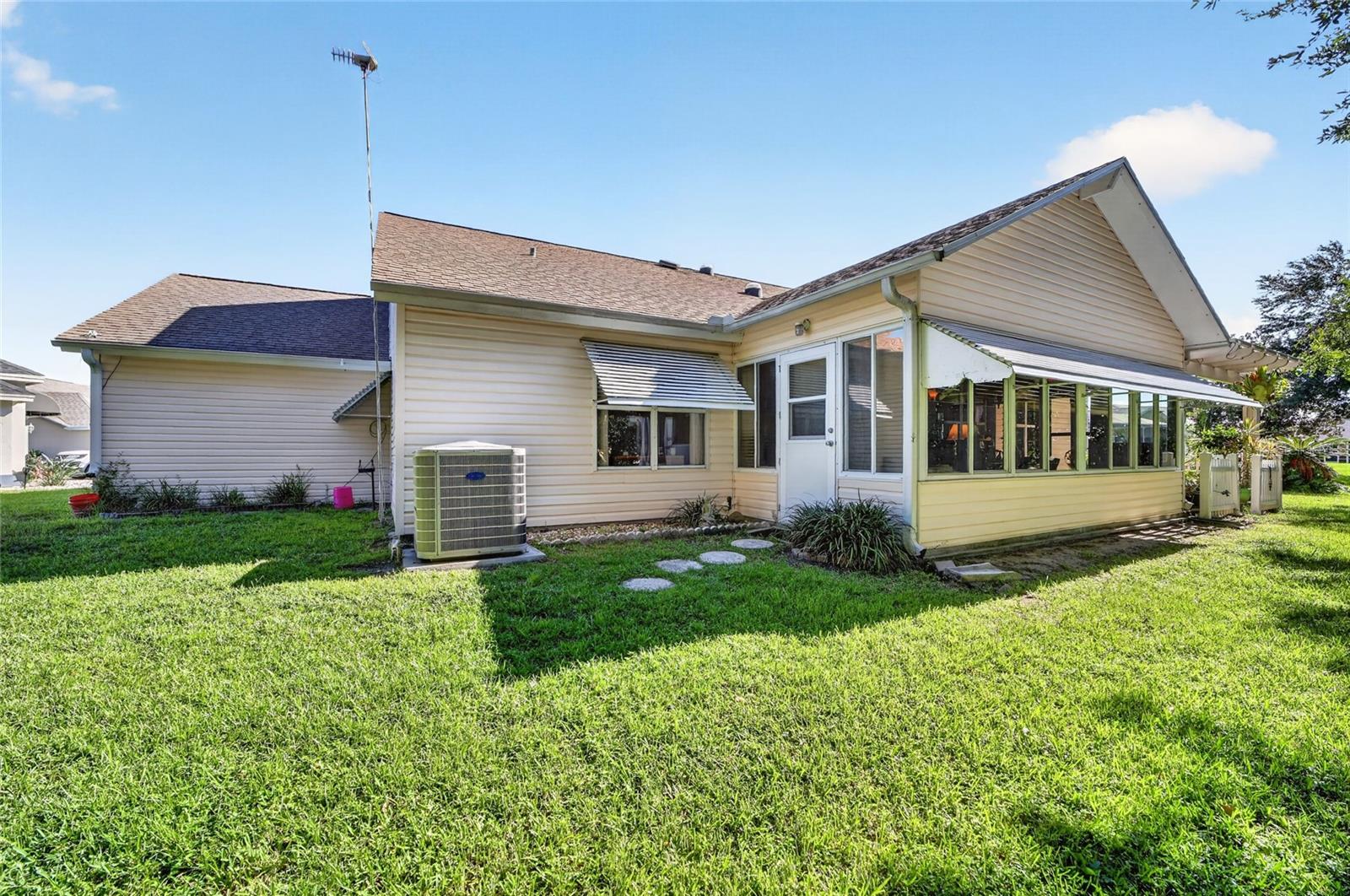 916 RAMOS DR