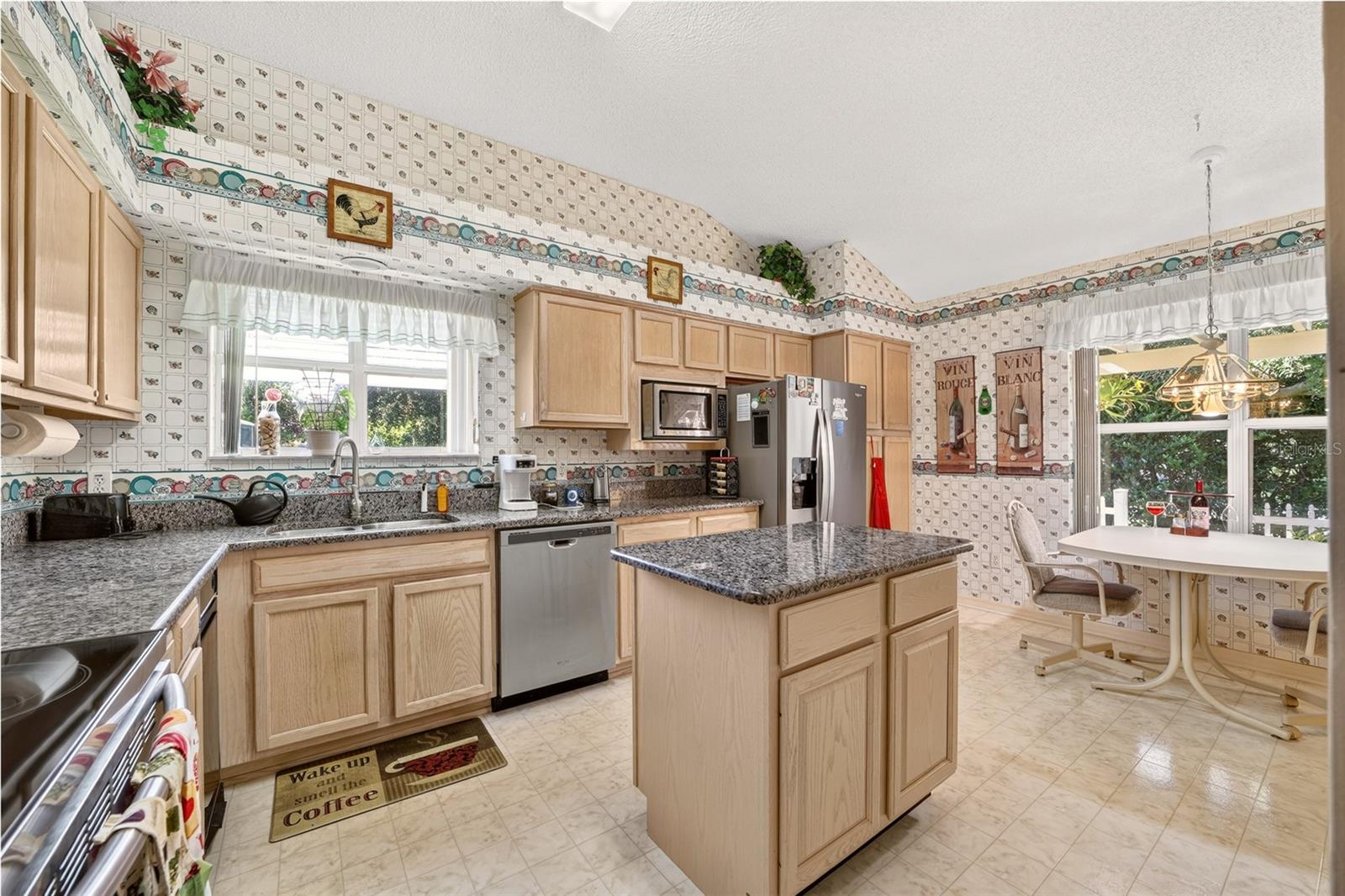 916 RAMOS DR
