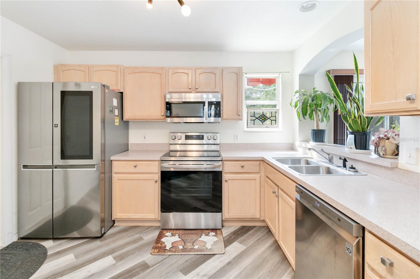 1402 AZTECA LOOP