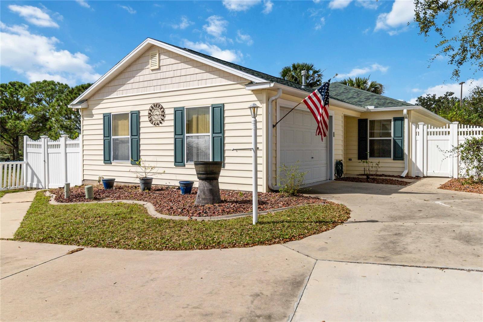 1402 AZTECA LOOP