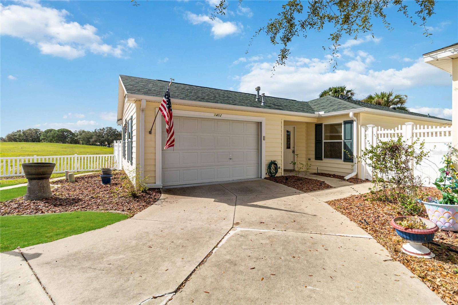1402 AZTECA LOOP