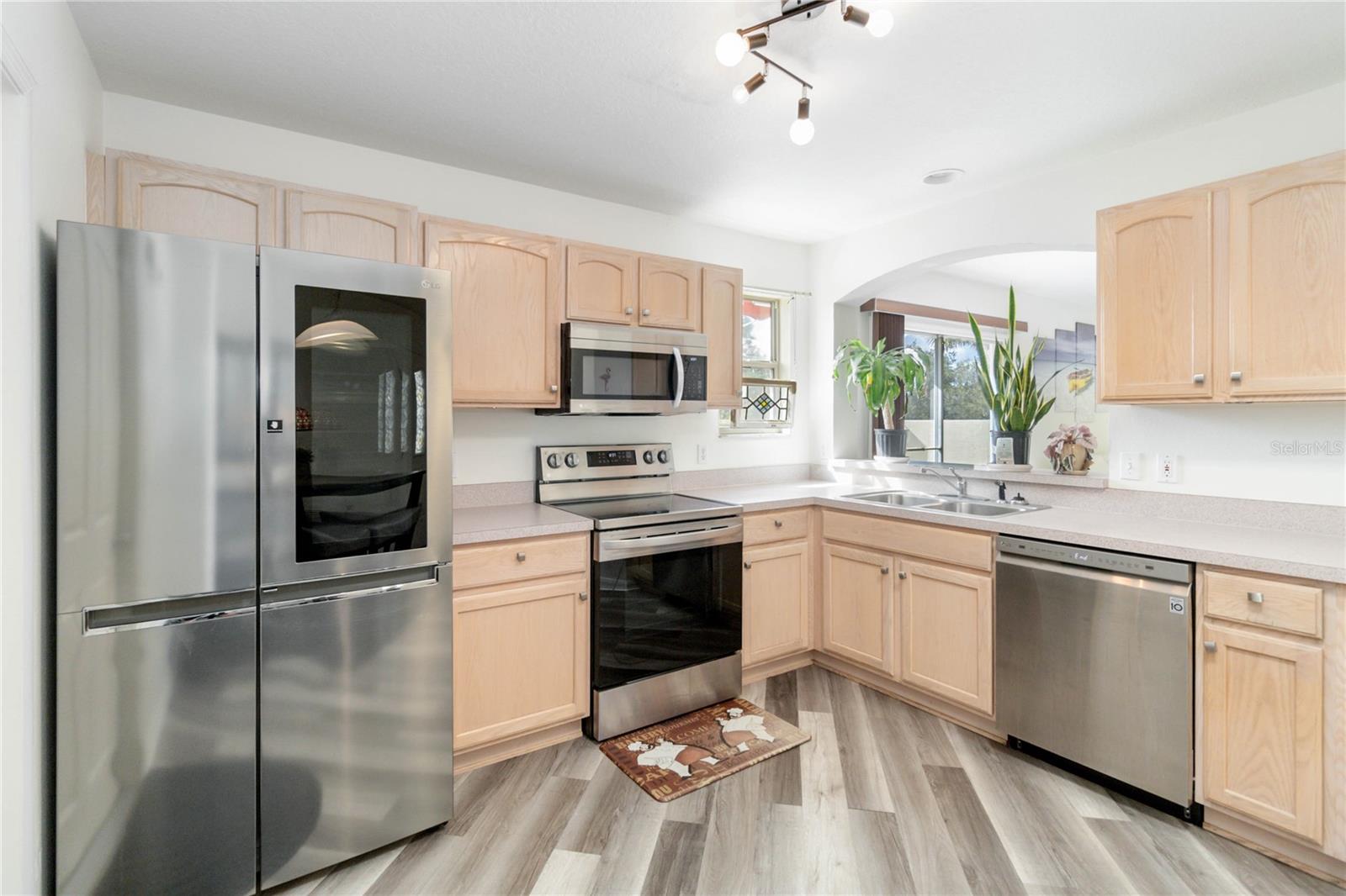 1402 AZTECA LOOP