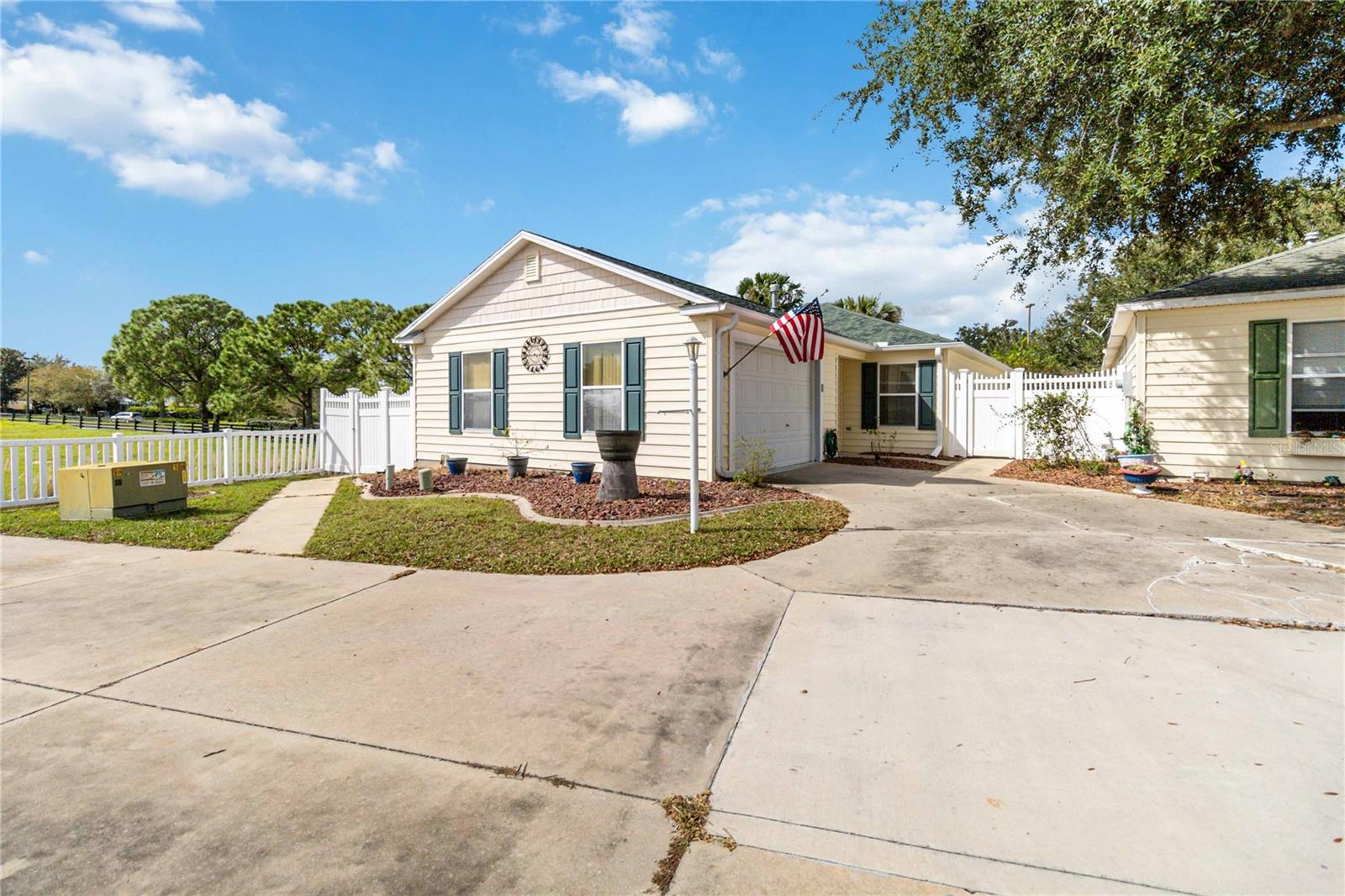 1402 AZTECA LOOP