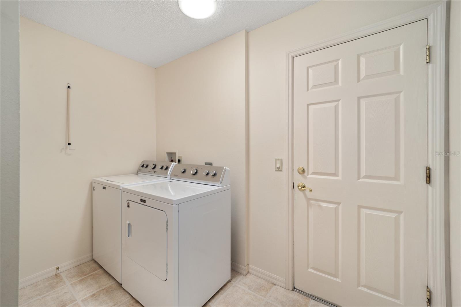 2117 BARBOSA CT