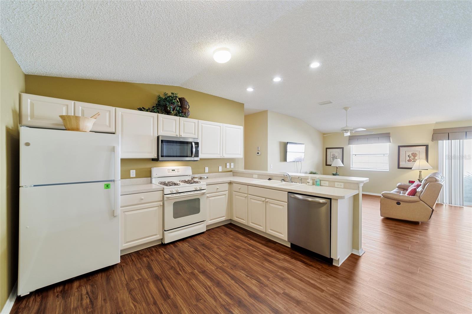 2467 UTICA WAY