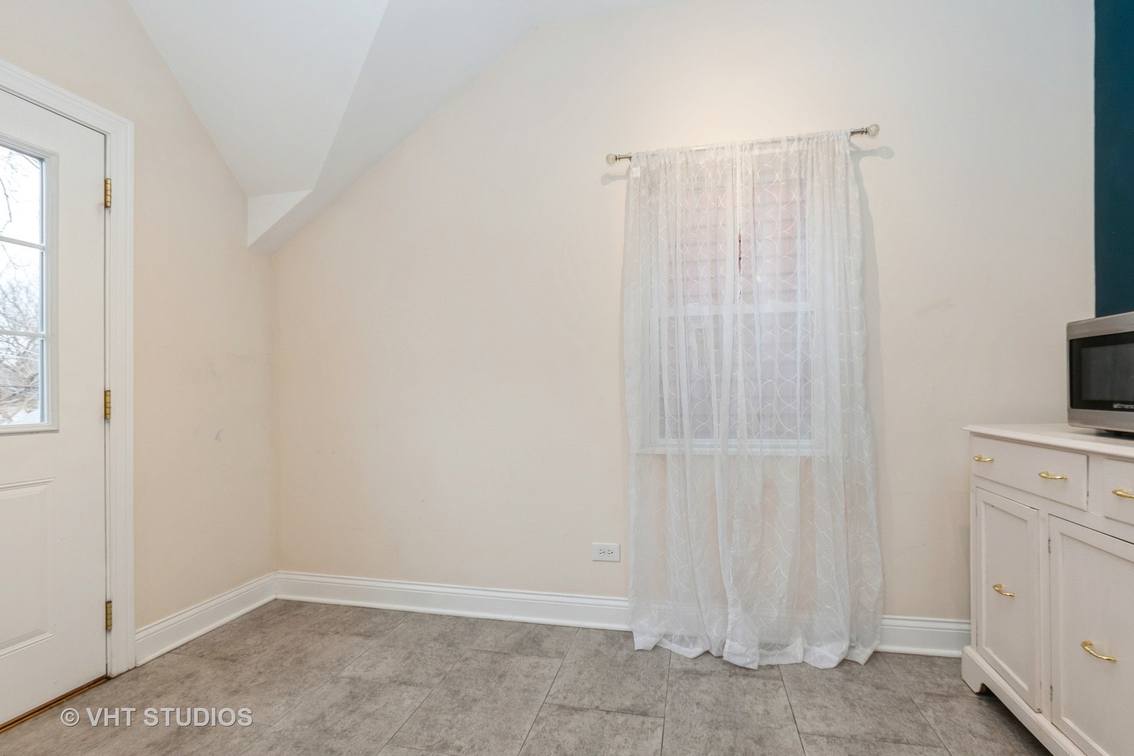 9924 Elm Circle Drive
