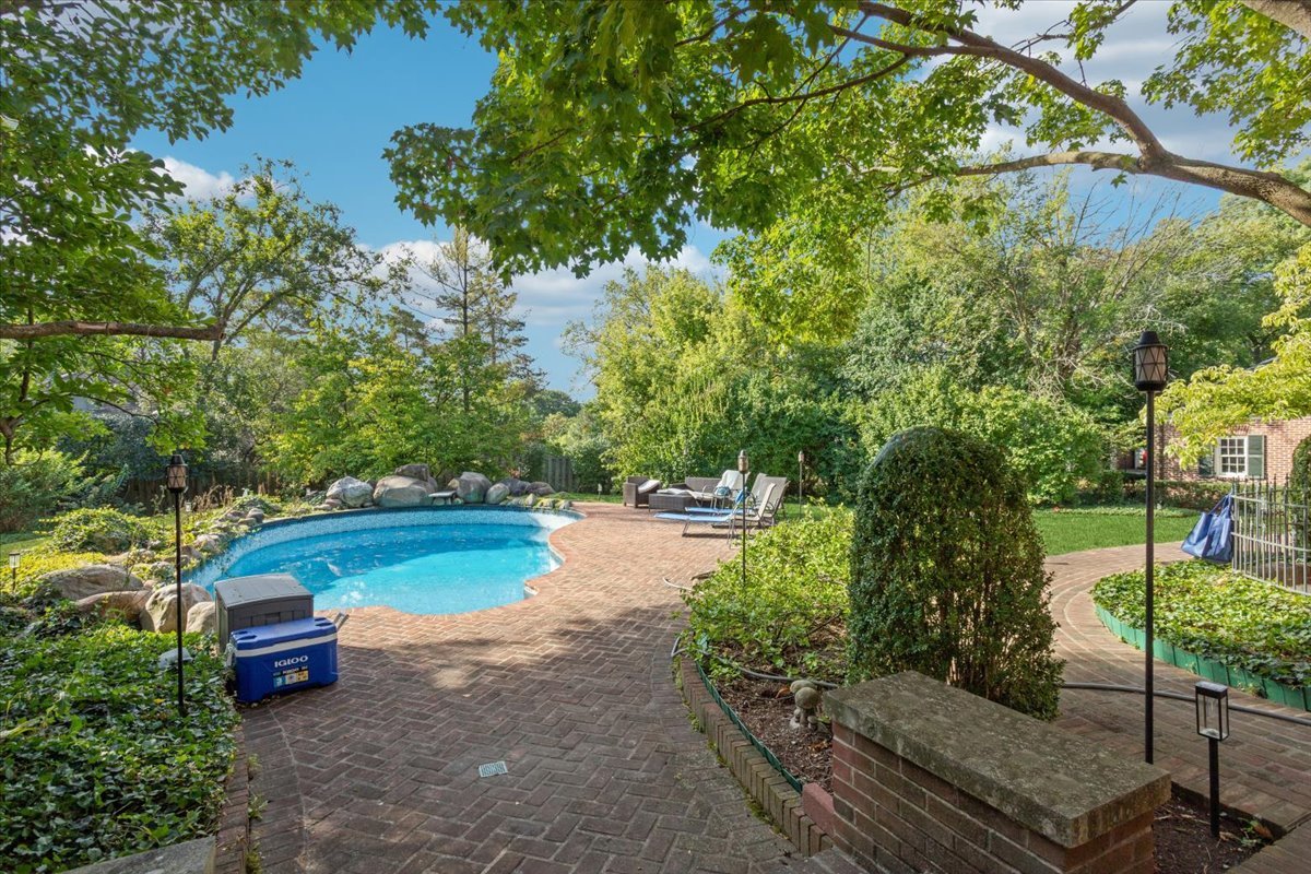 1053 Laurie Lane