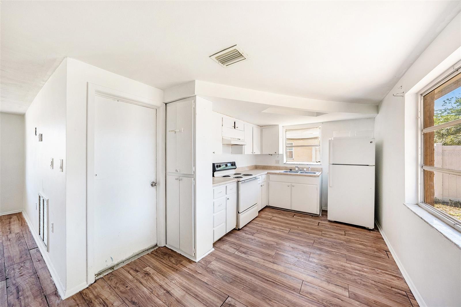 1051 NORMANDY BLVD