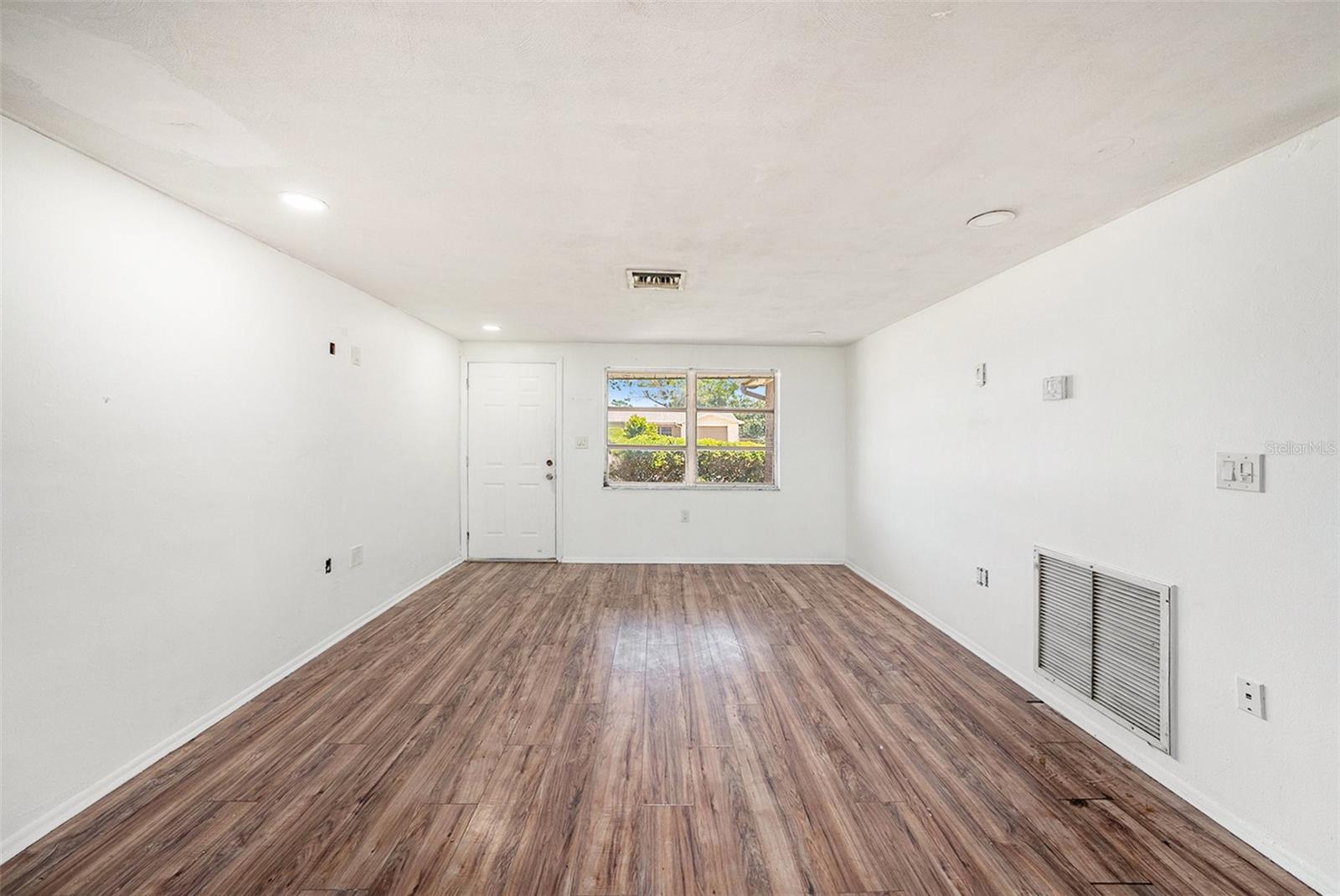 1051 NORMANDY BLVD