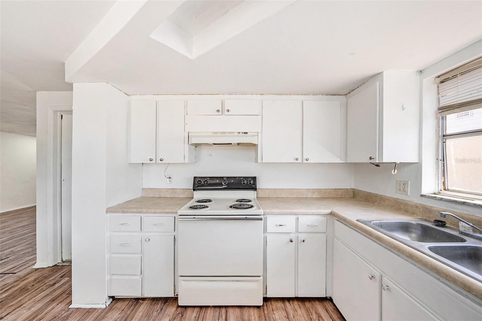 1051 NORMANDY BLVD