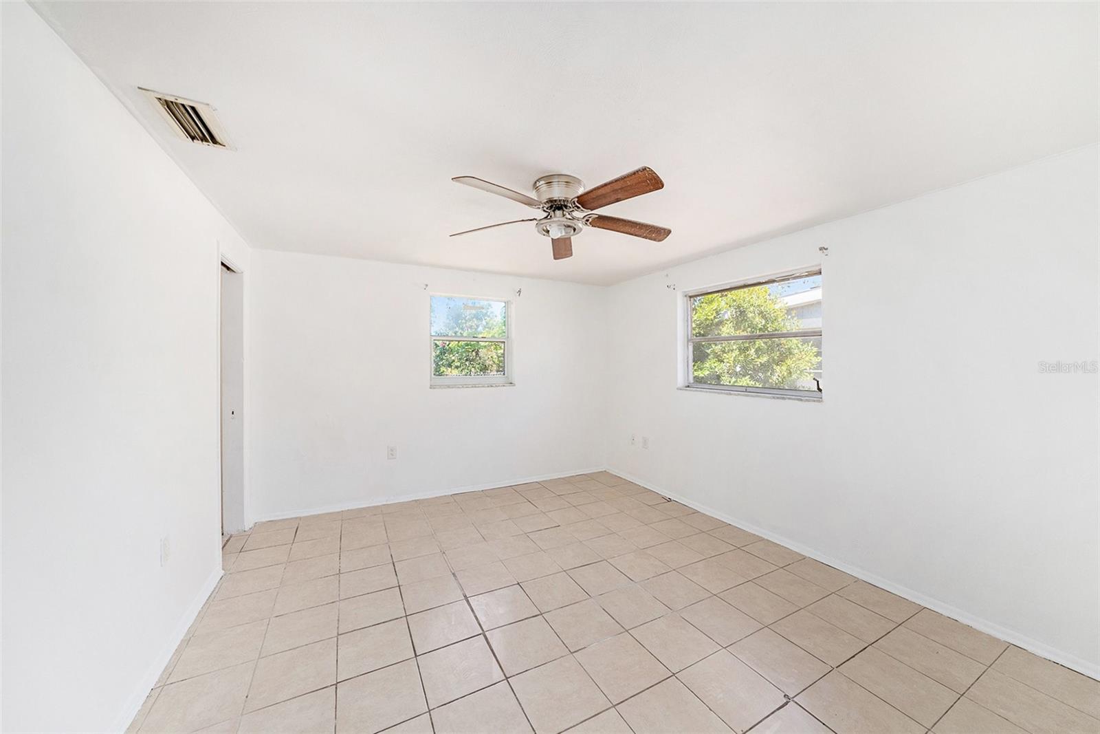 1051 NORMANDY BLVD