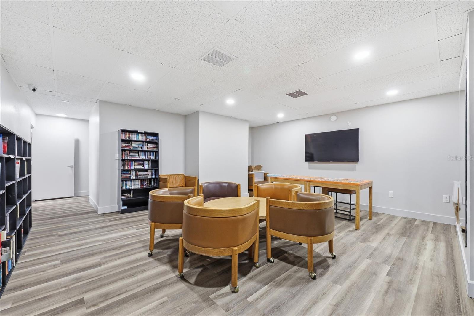 98 S HIGHLAND AVE #102