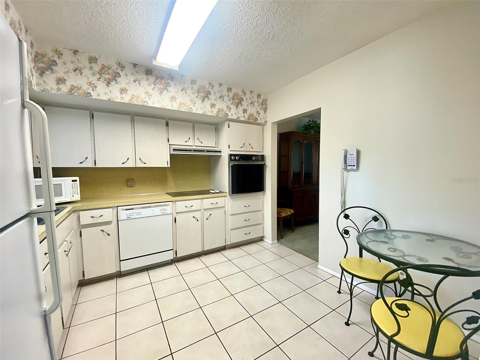 2340 GRECIAN WAY #38