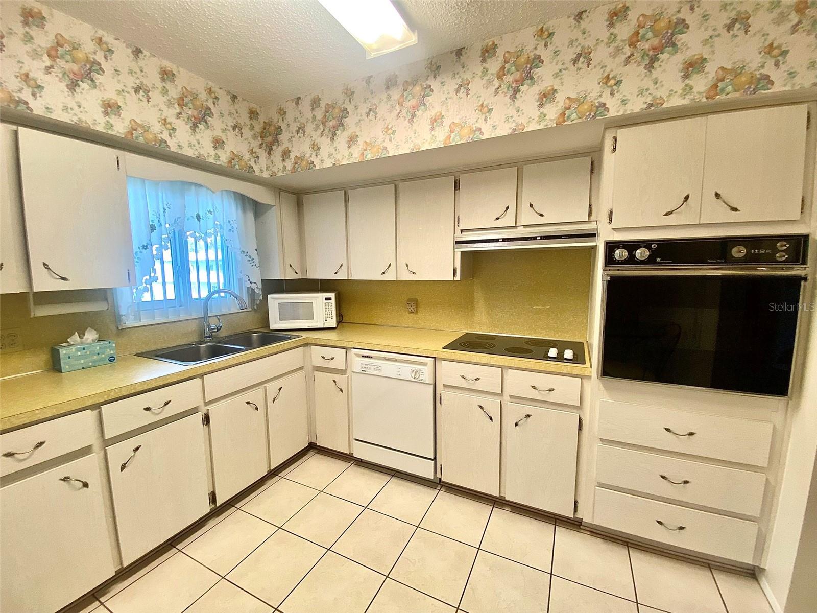 2340 GRECIAN WAY #38