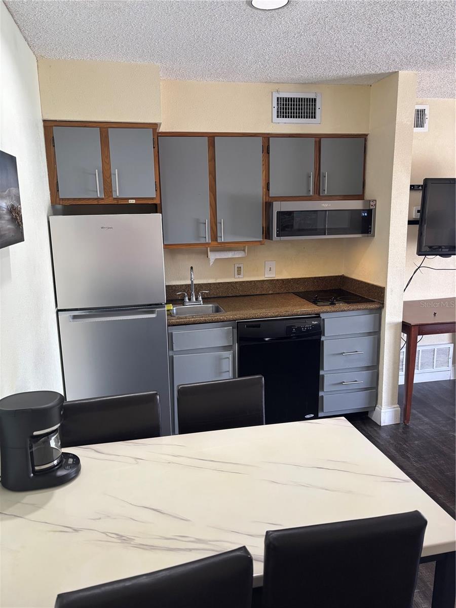 3100 PARKWAY BLVD #123