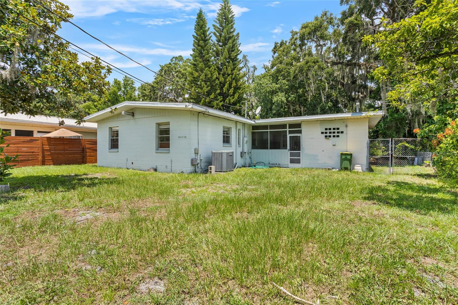 3204 INDIAN DR
