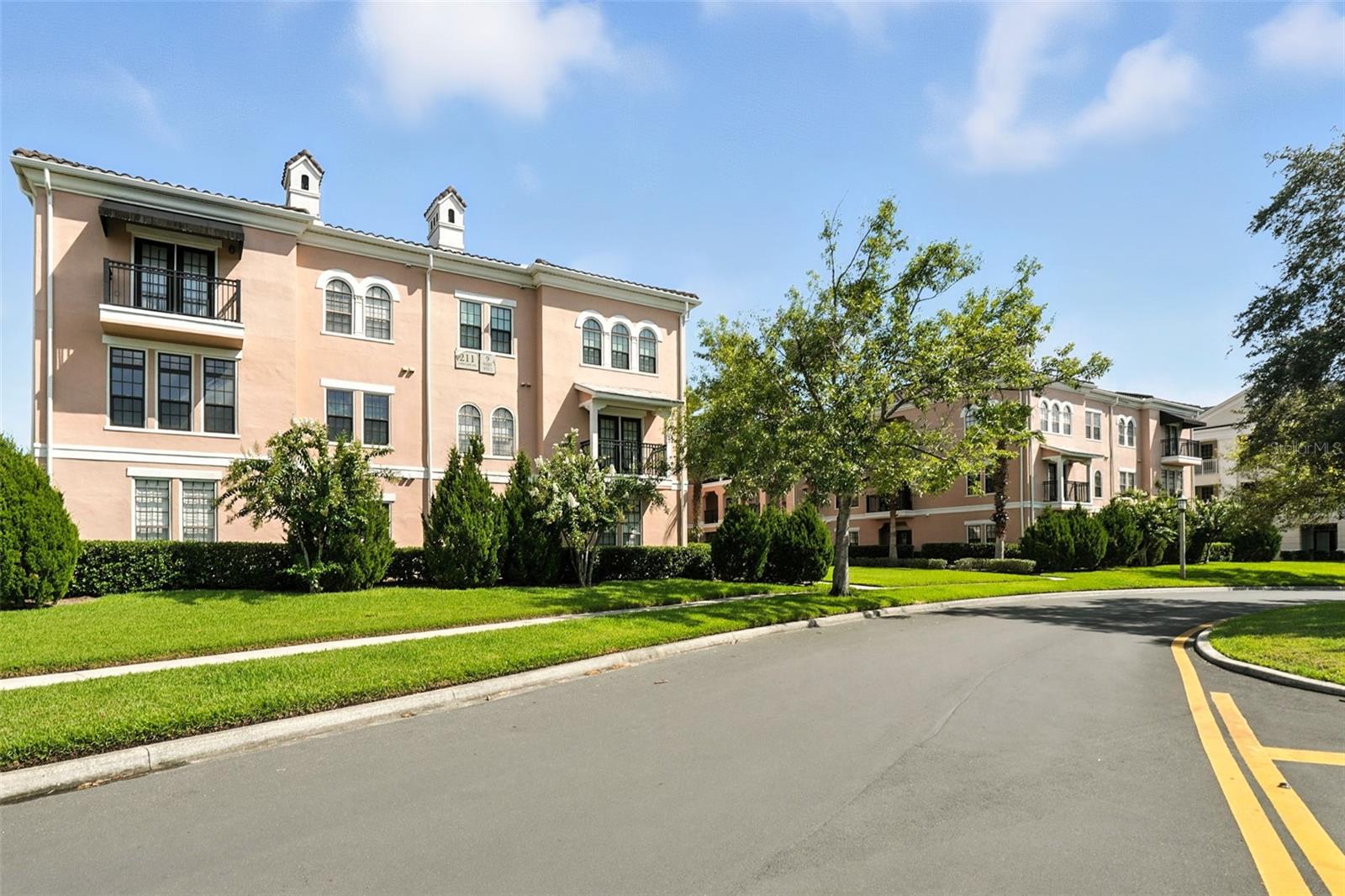 211 LONGVIEW AVE #306