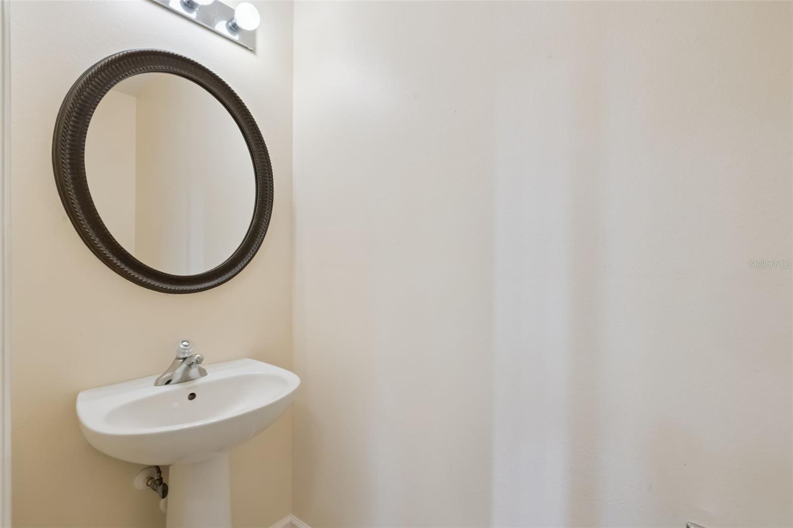 1400 CELEBRATION AVE #305