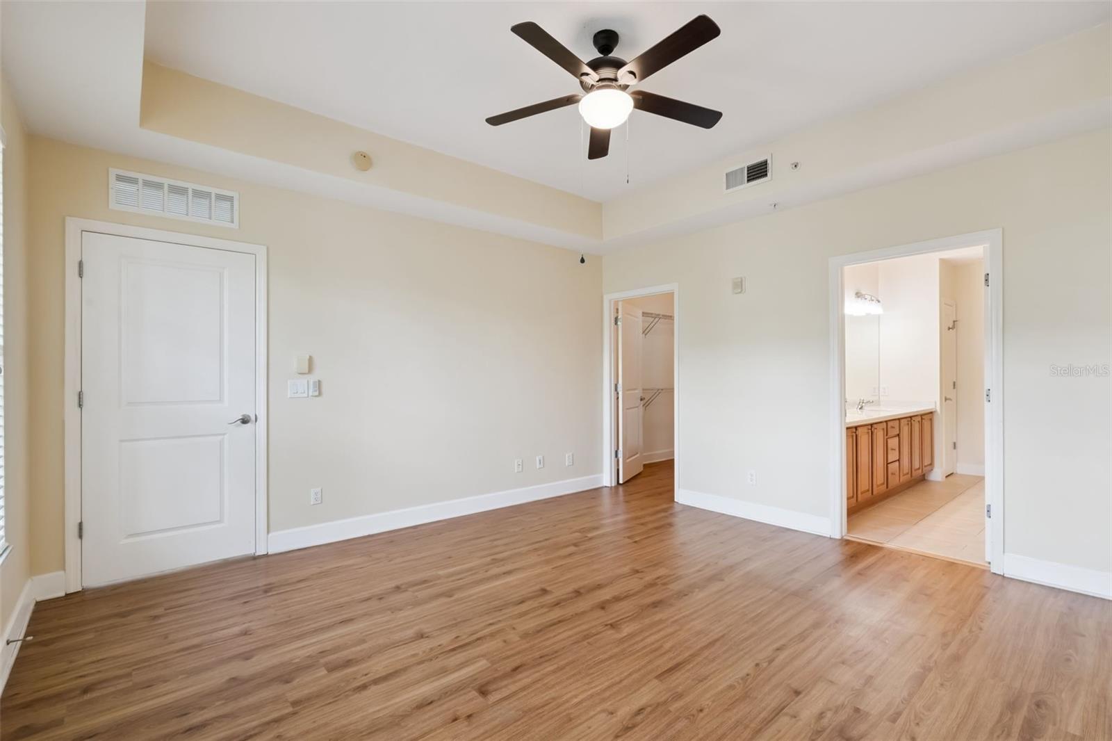 1400 CELEBRATION AVE #305