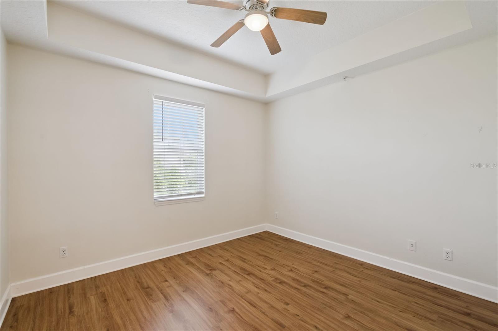 1400 CELEBRATION AVE #305