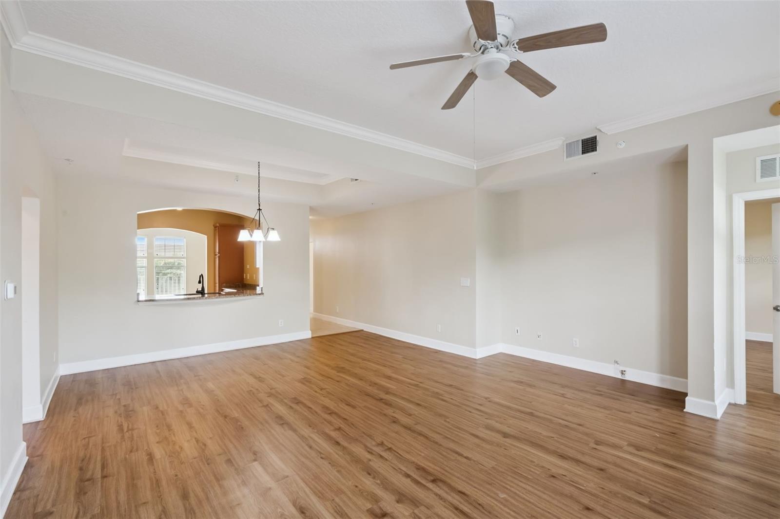 1400 CELEBRATION AVE #305