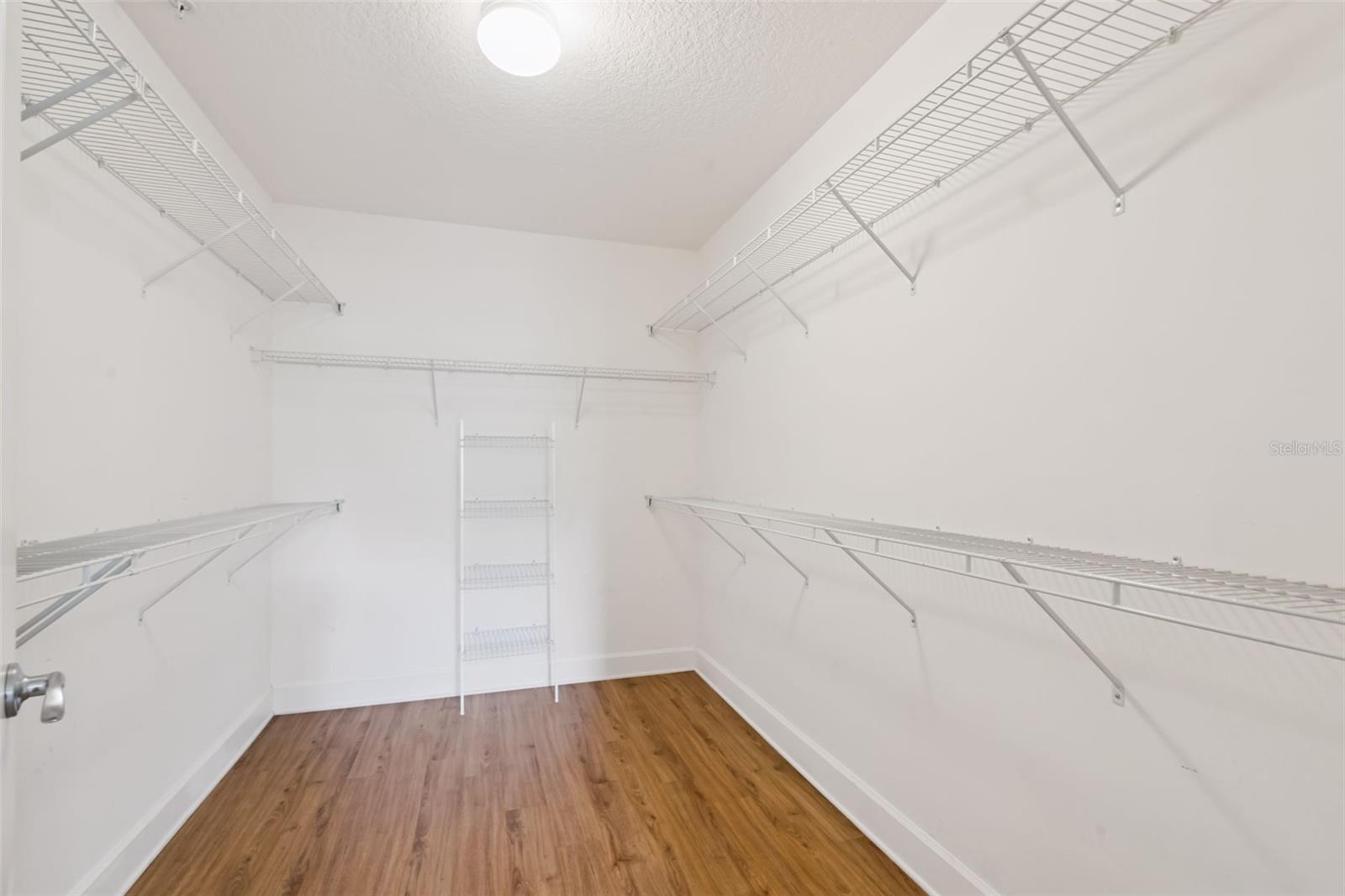 1400 CELEBRATION AVE #305