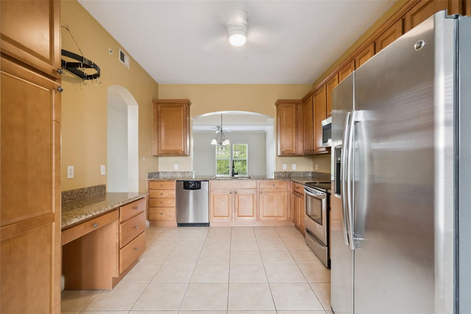 1400 CELEBRATION AVE #305