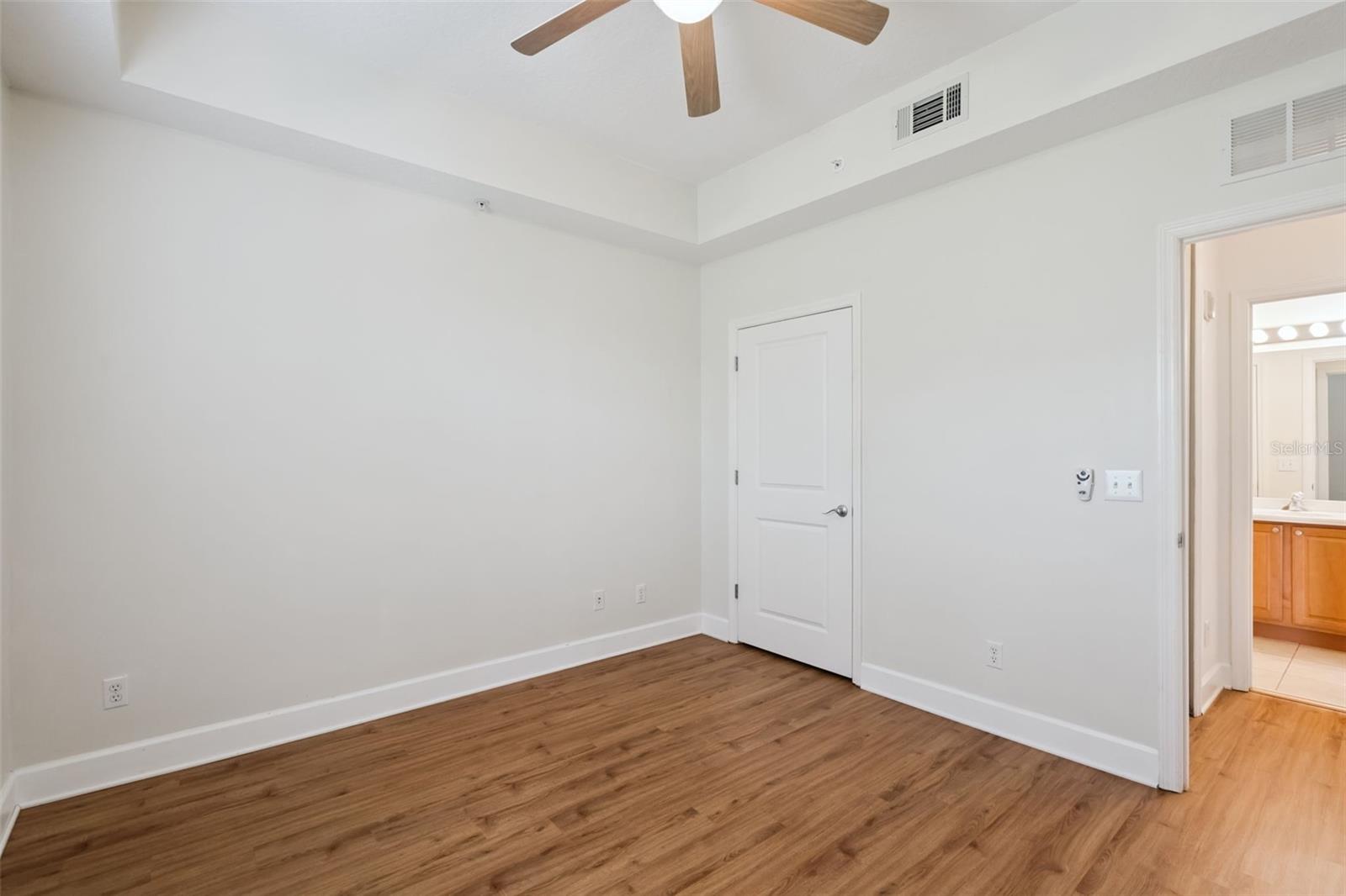 1400 CELEBRATION AVE #305