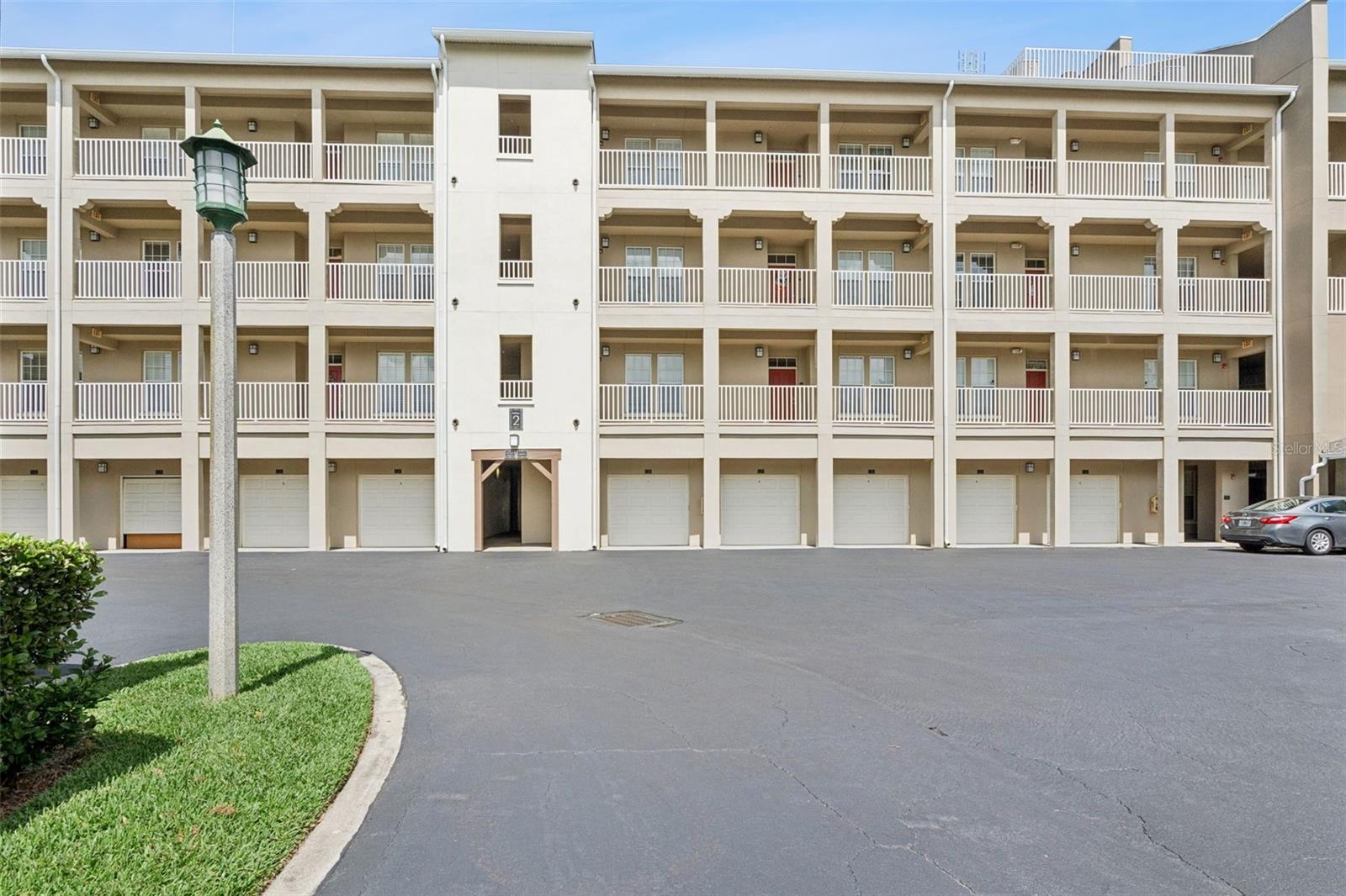 1400 CELEBRATION AVE #305