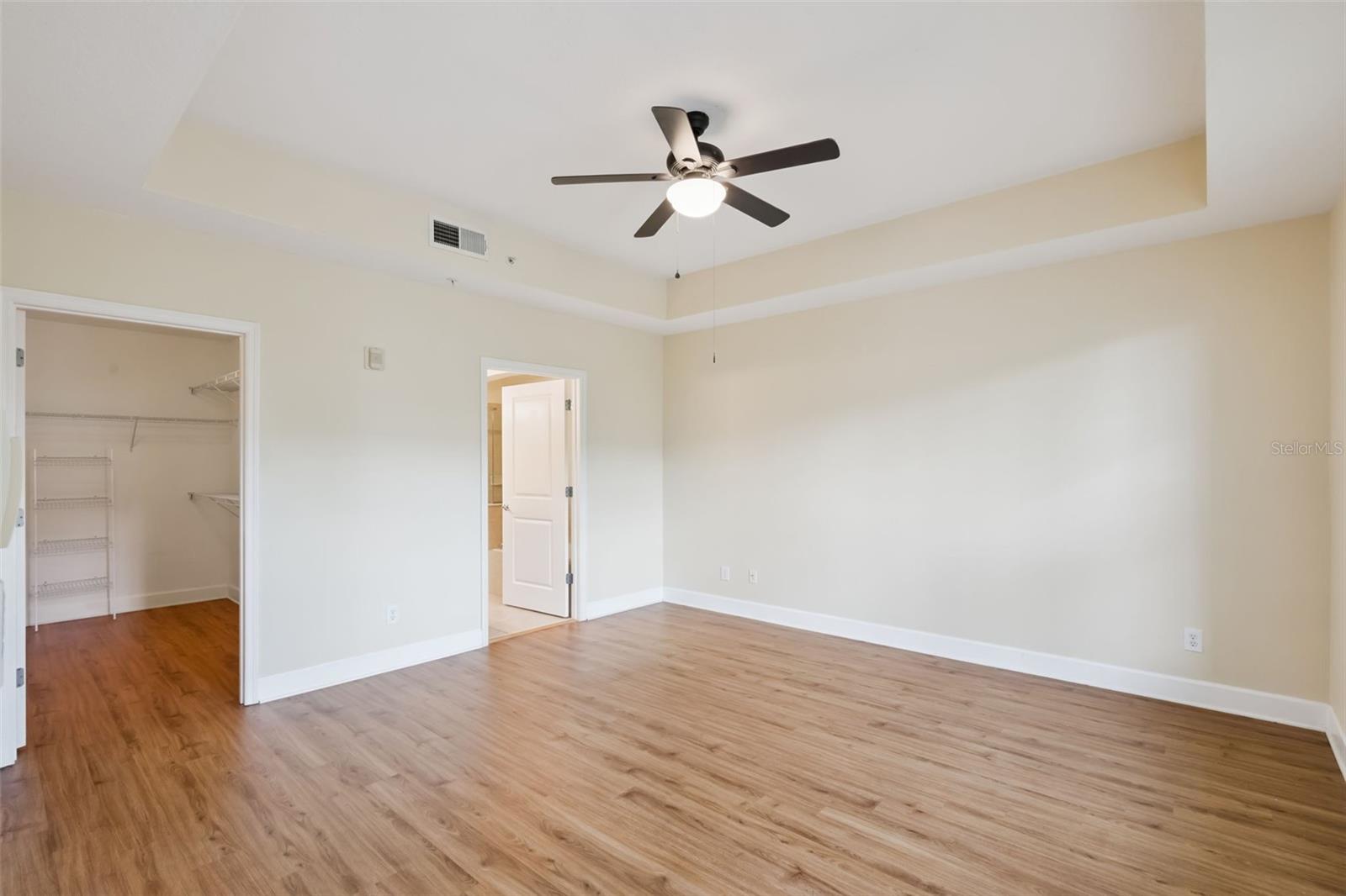 1400 CELEBRATION AVE #305