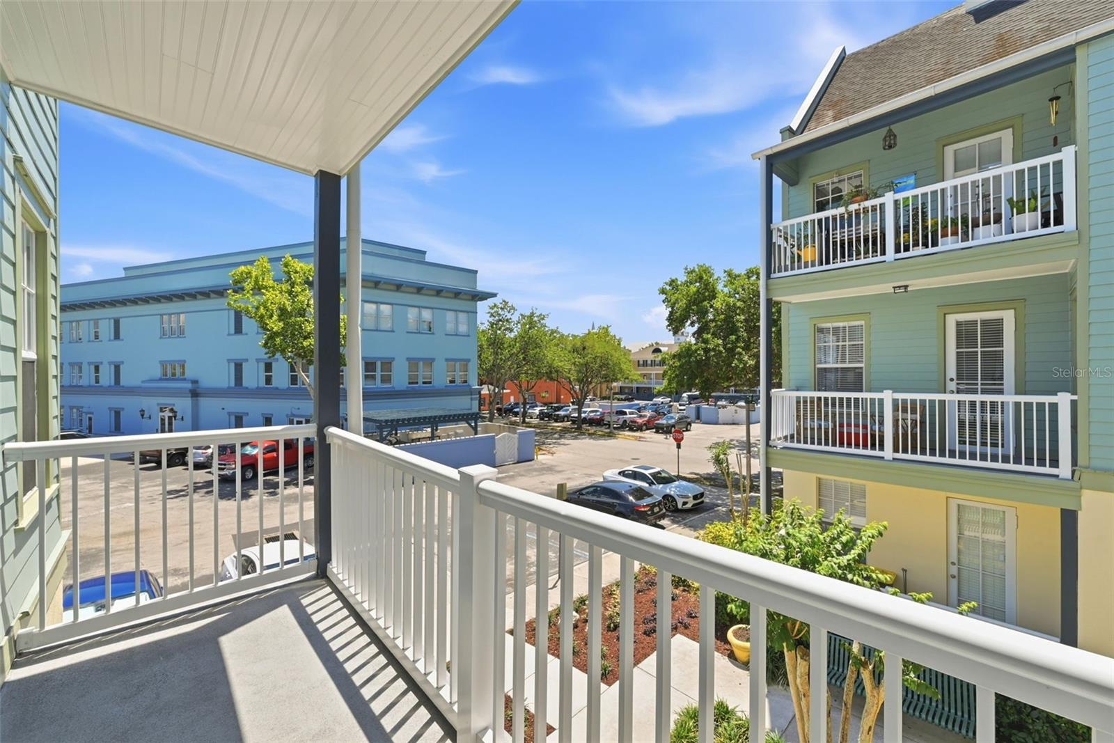 611 CAMPUS ST #260
