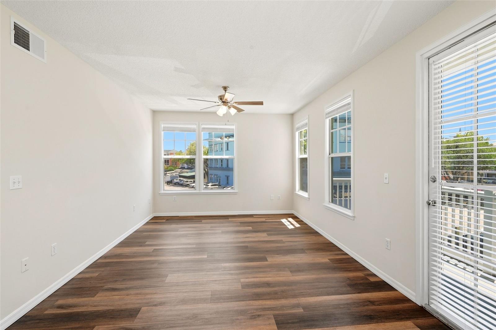 611 CAMPUS ST #260