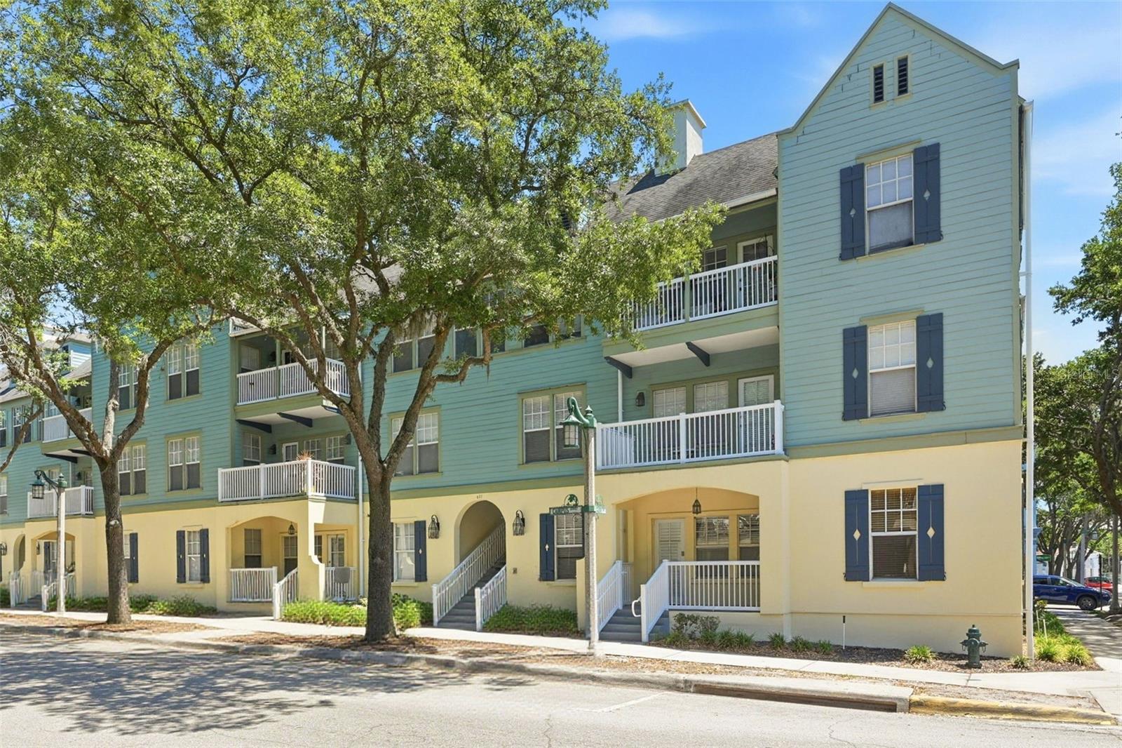 611 CAMPUS ST #260
