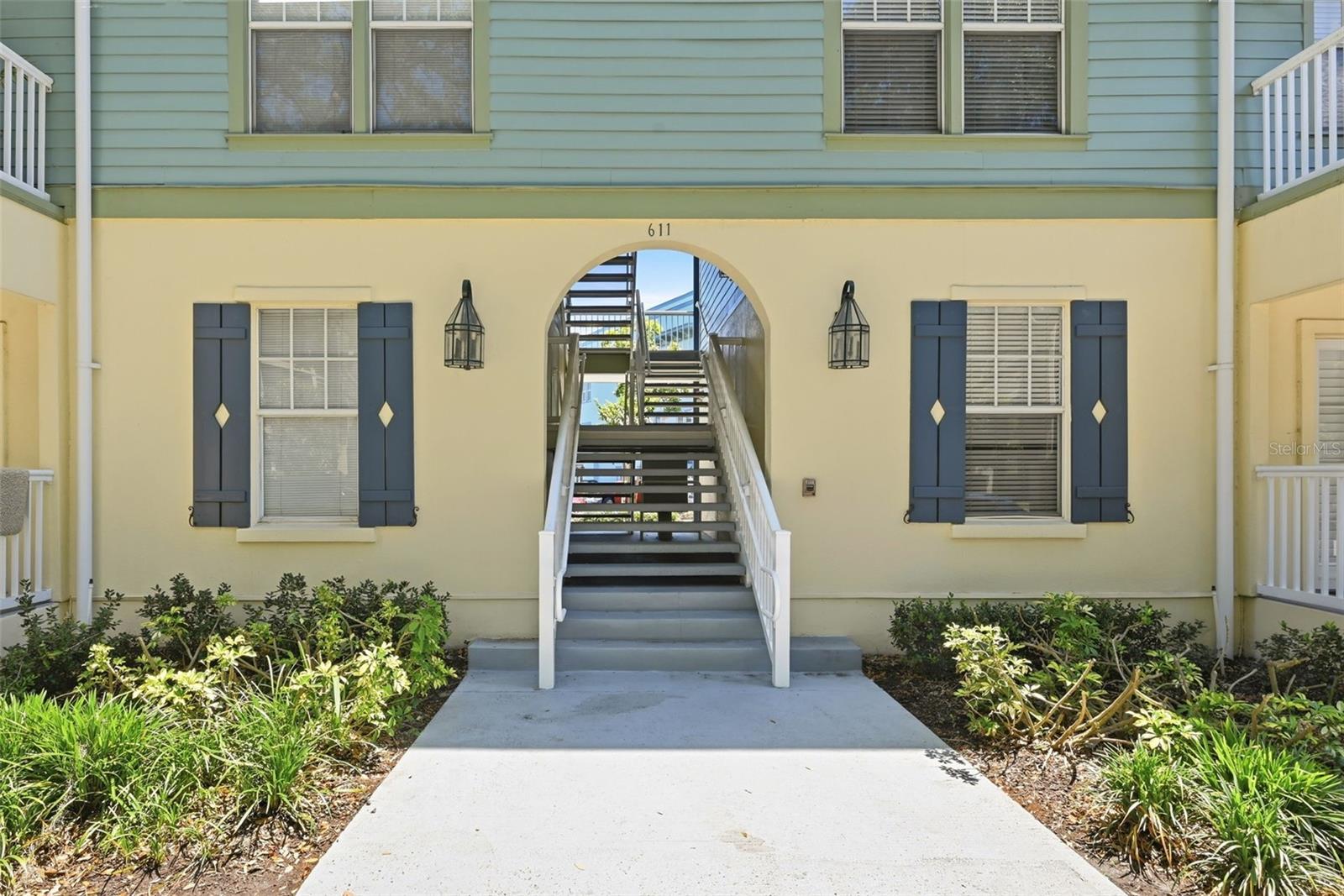 611 CAMPUS ST #260