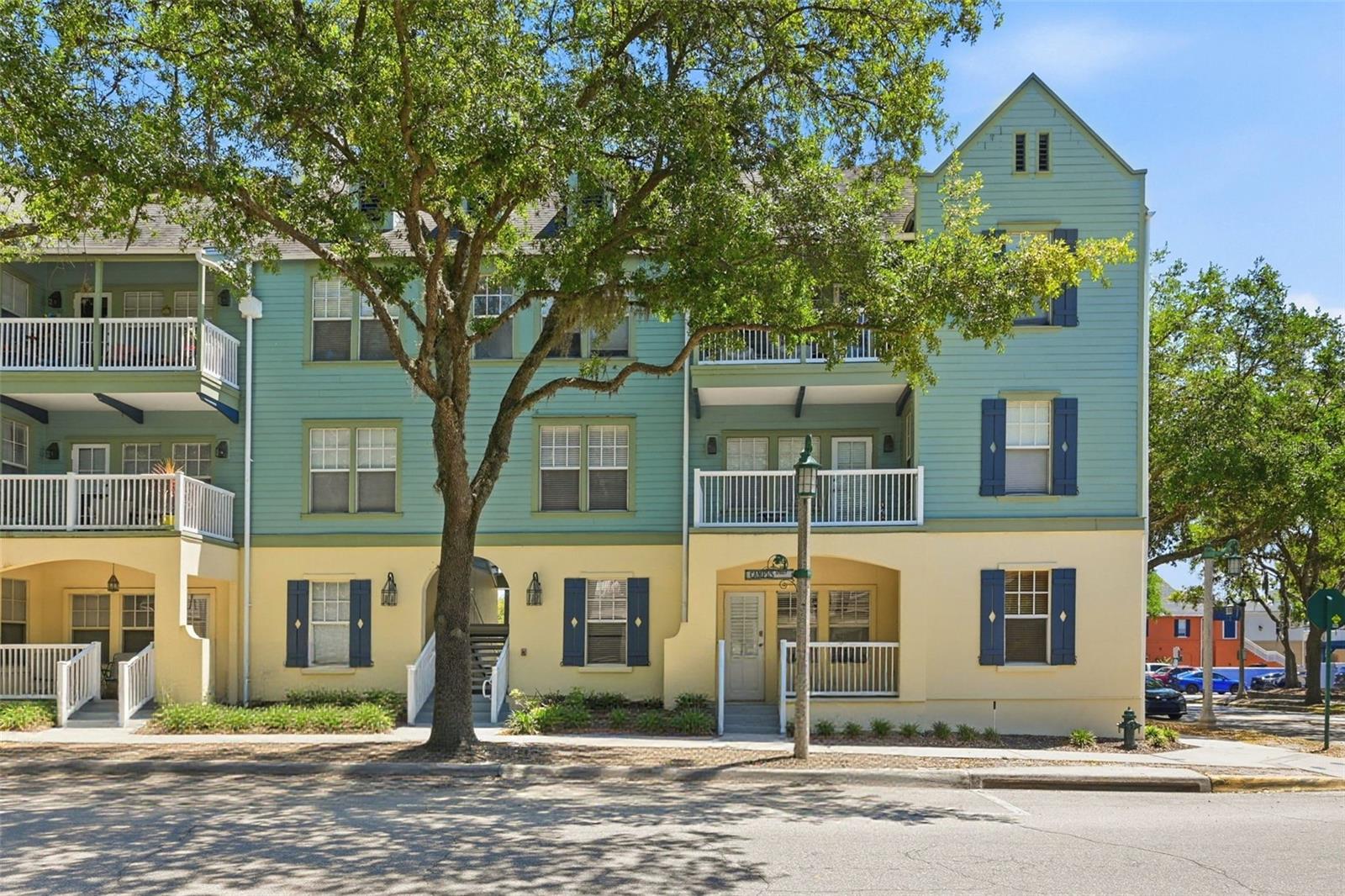 611 CAMPUS ST #260