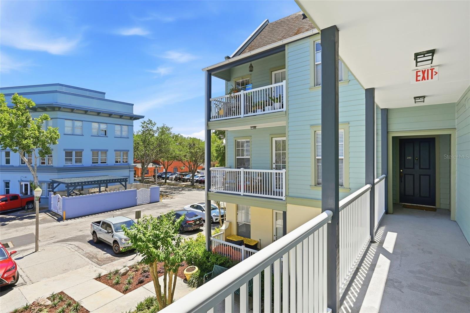 611 CAMPUS ST #260