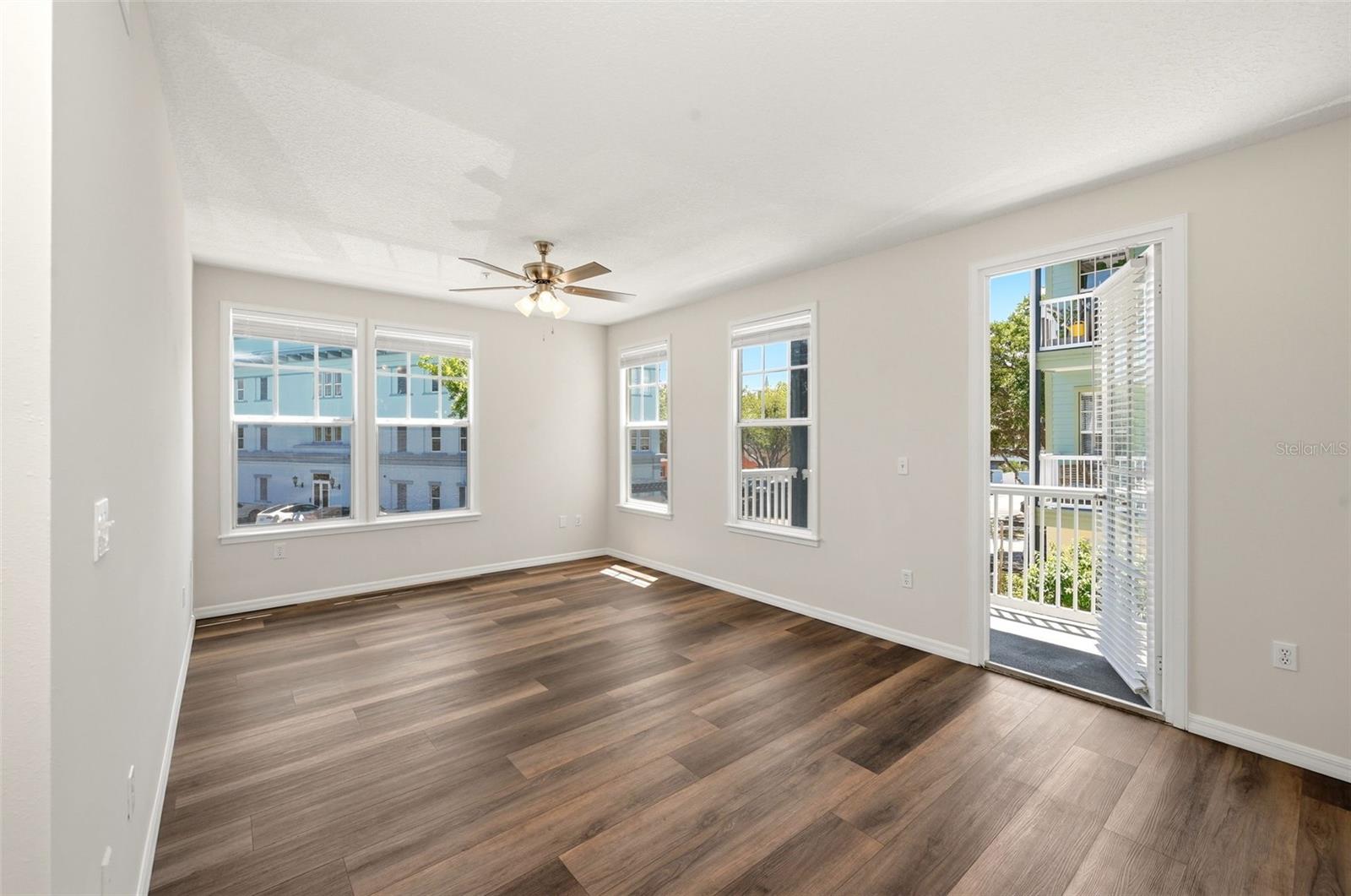 611 CAMPUS ST #260