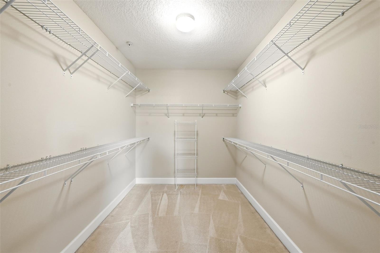 1231 WRIGHT CIR #212