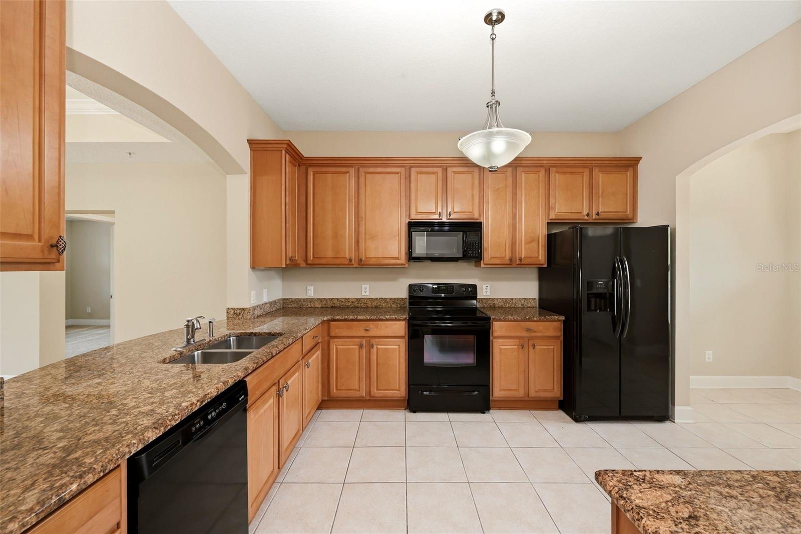 1231 WRIGHT CIR #212