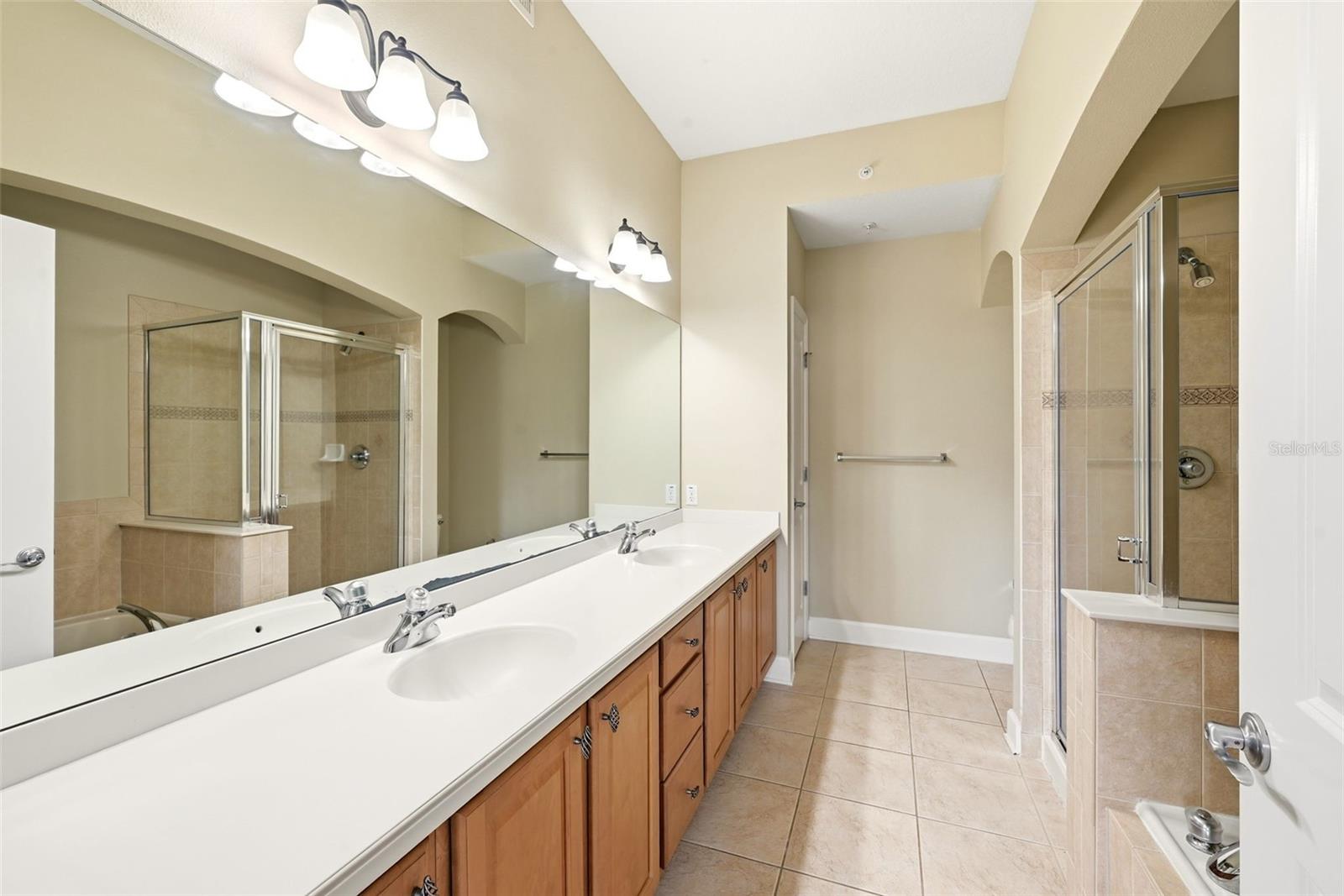 1231 WRIGHT CIR #212