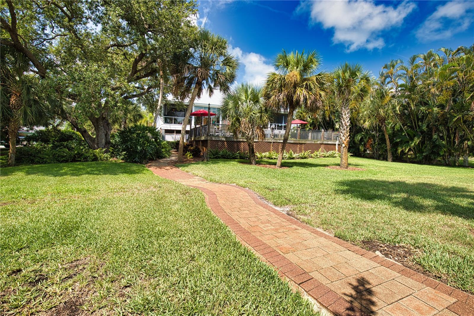10110 CREEKSIDE DR