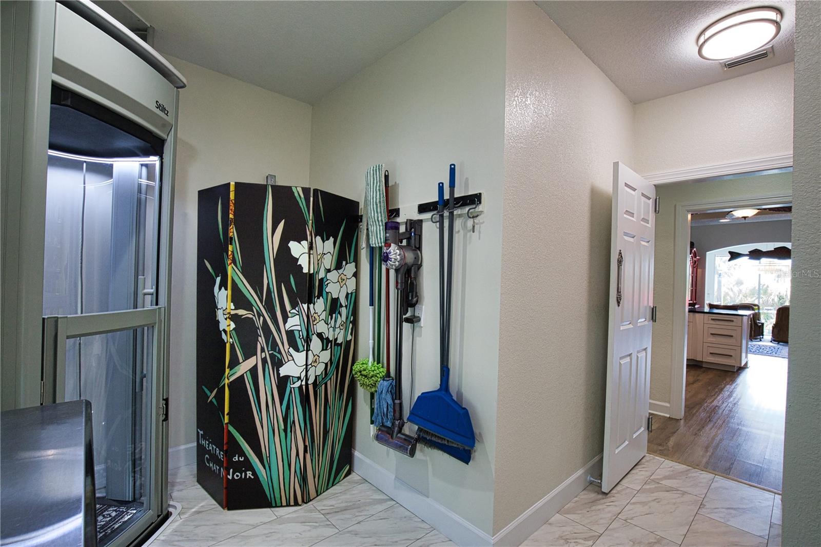 10110 CREEKSIDE DR